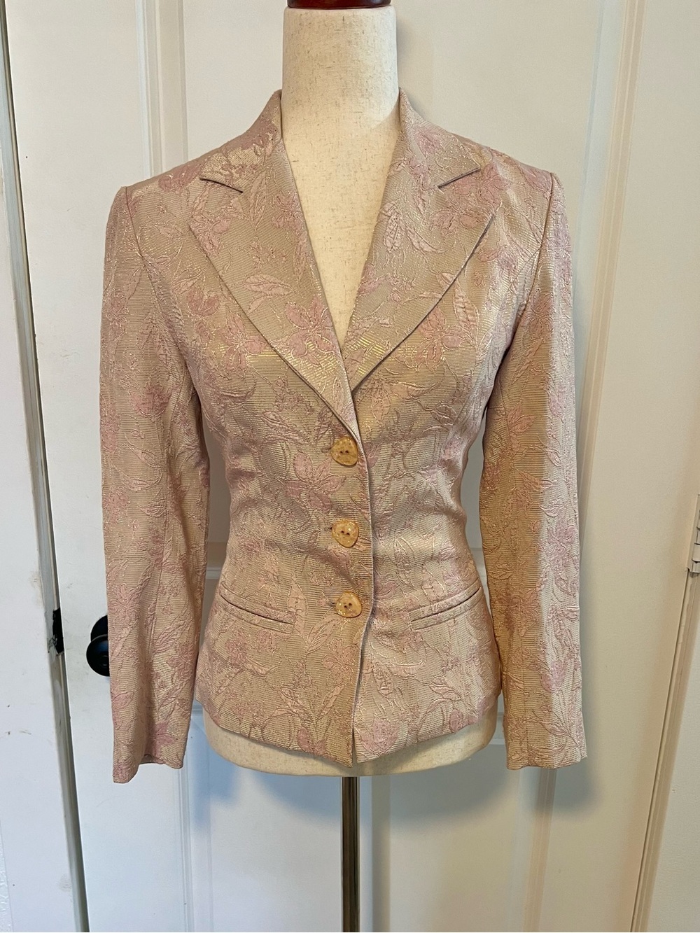 VNTG Y2K pink and beige‎ floral jacquard blazer